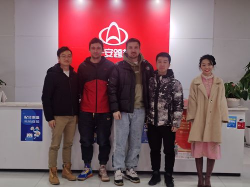 최신 회사 사례 중고차 위의 러시아 고객들과 전략적 제휴 관계