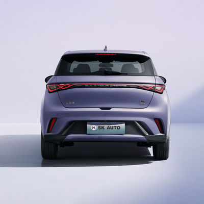 가족을 위한 주식 BYD 돌고래 세단 405 킬로미터 비용 효율적 자동차 EV에서 2023년
