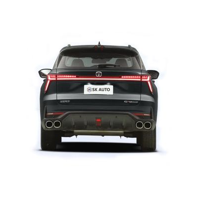 장안 CS75는 휘발유 동력이 공급된 자동차 휘발유 SUV 고속도 2.0T를 더합니다