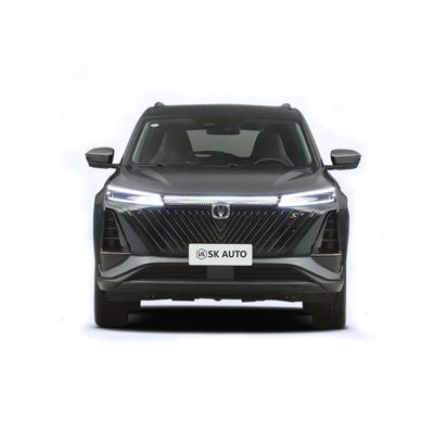 장안 CS75는 휘발유 동력이 공급된 자동차 휘발유 SUV 고속도 2.0T를 더합니다