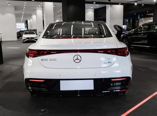 메르세데스 4MATIC 전기 세단