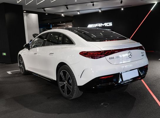 메르세데스 4MATIC 전기 세단