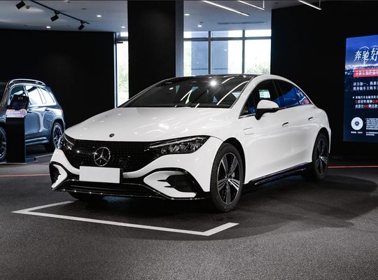 메르세데스 4MATIC 전기 세단