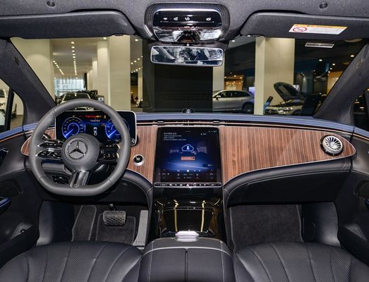 메르세데스 4MATIC 전기 세단