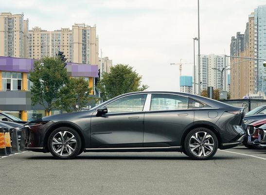 넓은 5석 전동차 1200km 범위와 160kW 전력