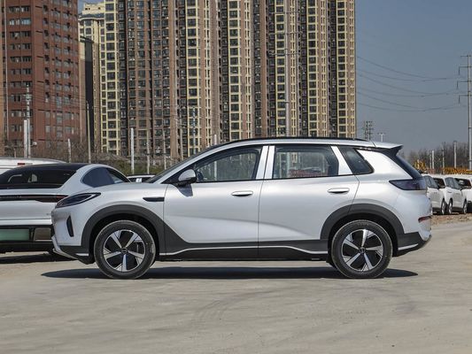 터치스크린 디스플레이 실내 특징 2025 모델 BYD EV 태양 지붕과 60.9kWh 배터리 에너지 빠른 충전 전기 차량 핫 판매
