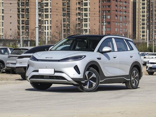 터치스크린 디스플레이 실내 특징 2025 모델 BYD EV 태양 지붕과 60.9kWh 배터리 에너지 빠른 충전 전기 차량 핫 판매