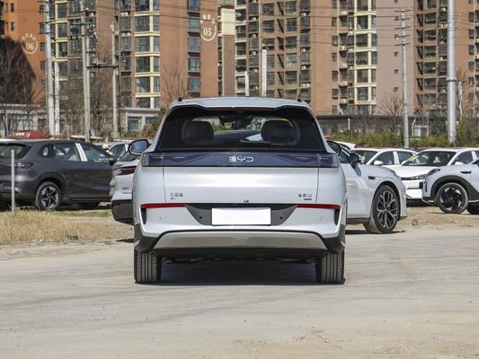 터치스크린 디스플레이 실내 특징 2025 모델 BYD EV 태양 지붕과 60.9kWh 배터리 에너지 빠른 충전 전기 차량 핫 판매