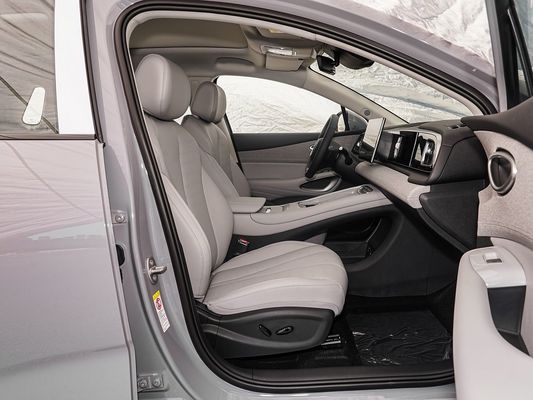 터치스크린 디스플레이 실내 특징 2025 모델 BYD EV 태양 지붕과 60.9kWh 배터리 에너지 빠른 충전 전기 차량 핫 판매