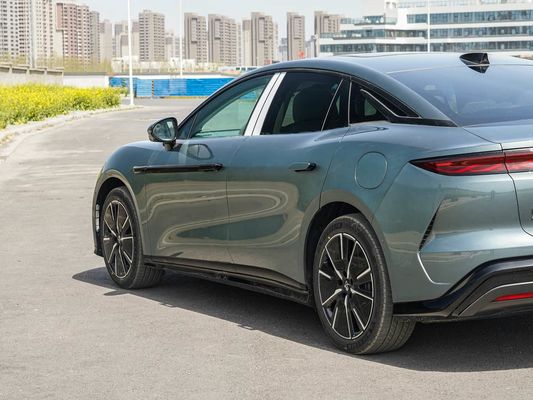 2025 강력한 한 L BYD 전기 차량 최고 전력 500 KW 및 가죽 스티어 1000V 고전압 빠른 충전