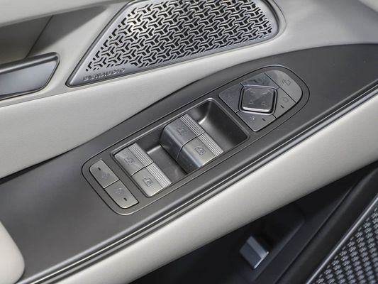 2025 강력한 한 L BYD 전기 차량 최고 전력 500 KW 및 가죽 스티어 1000V 고전압 빠른 충전