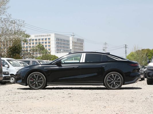 모델 차량 601km 범위 83.2kWh 배터리 용량 AWD 빠른 충전 태양 지붕 고전압 구조 가정용 편안