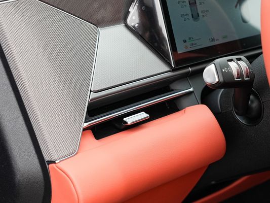 2025 BYD 새로운 전기 차량 성능 Tang L 810kW 전력 AWD 빠른 충전 1000w/h 600km 범위 장거리 7 좌석 태양 지붕