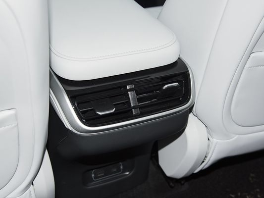 2025 Xpeng G9 전동형 SUV 93.1kWh 배터리 용량 423kW 맥스 모터 파워 680km 장거리 및 태양 지붕으로 빠른 충전