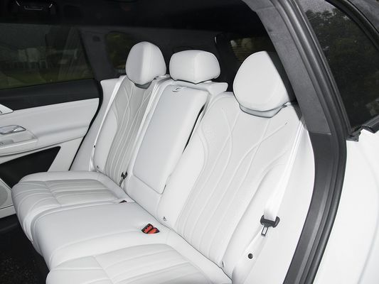 2025 Xpeng G9 전동형 SUV 93.1kWh 배터리 용량 423kW 맥스 모터 파워 680km 장거리 및 태양 지붕으로 빠른 충전