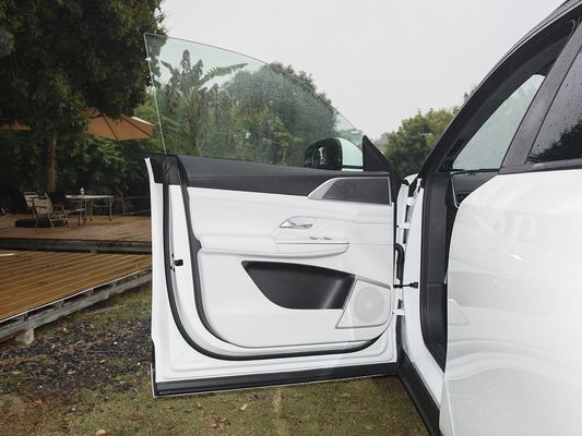 2025 Xpeng G9 전동형 SUV 93.1kWh 배터리 용량 423kW 맥스 모터 파워 680km 장거리 및 태양 지붕으로 빠른 충전