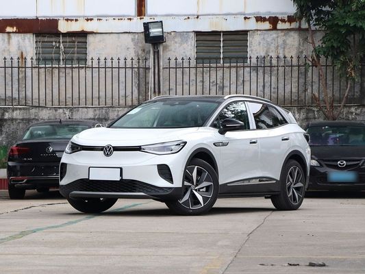 역대 최고 성능의 폭스바겐 ID4 중고용 전기차 600km 범위와 열 수 없는 파노라마 태양 지붕